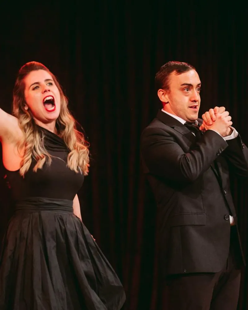 Chanteur et chanteuse d'ICAV