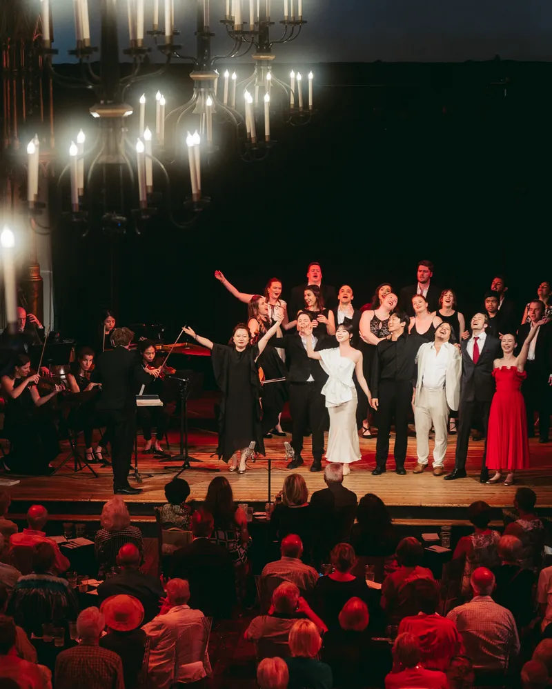 Musiciens et chanteurs sur scène